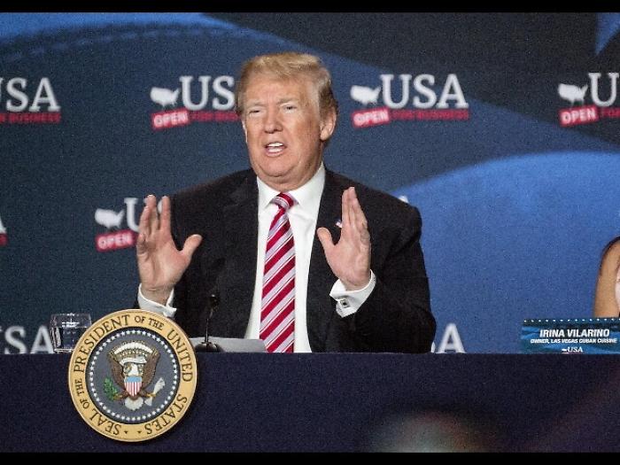 Schiaffo a Trump, stop espulsioni facili