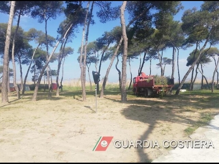 Deturpata zona dove vivono fenicotteri