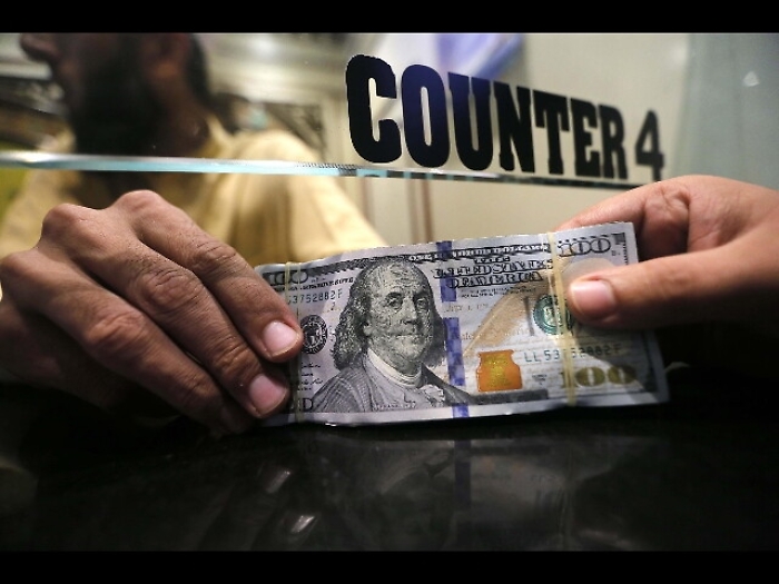 Cambi:euro in lieve calo a 1,1377 dlr