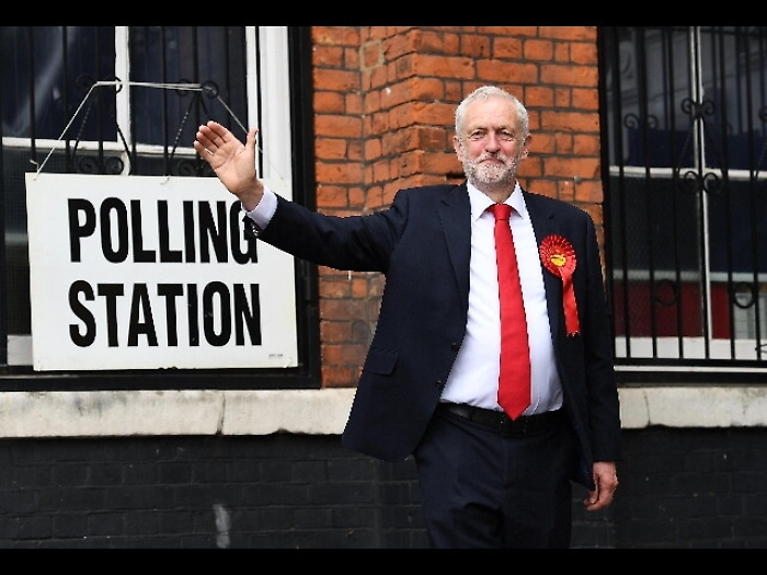 Gb, a metà spoglio Labour in testa