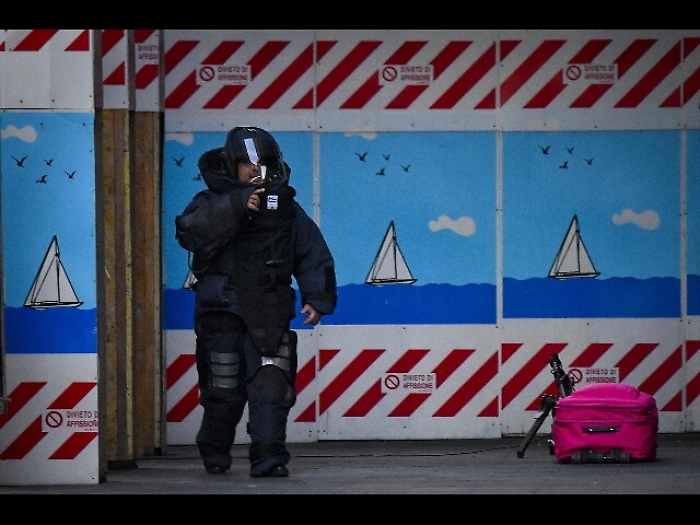 Allarme bomba vicino uscita metr&ograve; Napoli