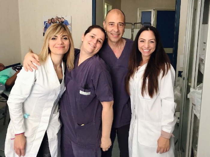 Medici e infermieri nell'ambulatorio "solidale" per mamme in difficolt&agrave;