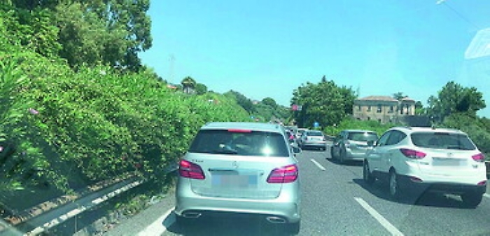 L&rsquo;odissea dei vacanzieri sulla A18Lo stop and go tra Catania e Taormina