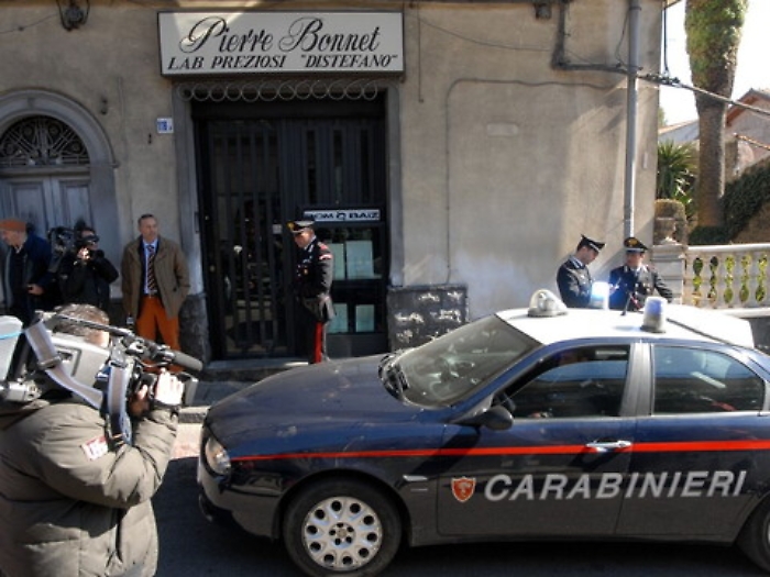 Uccise due rapinatori e ne fer&igrave; un terzo, gioielliere di Nicolosi a processo