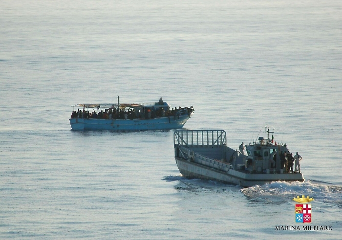 Immigrazione, la Guardia costiera ha soccorso 500 migranti diretti in Italia