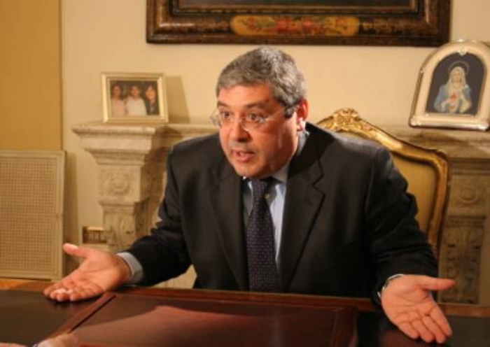 Tot&ograve; Cuffaro al convegno dell'Ars accende la miccia della polemica