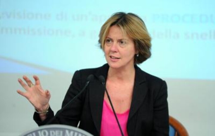 Vaccini: Lorenzin, presentato testo base decreto obbligo in Cdm