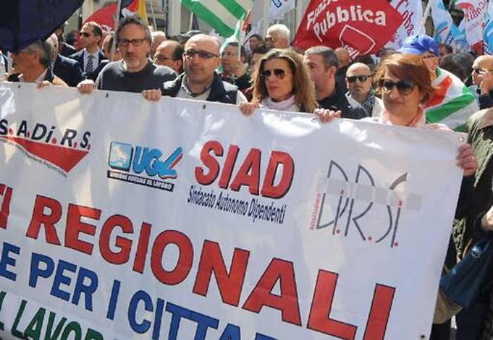 Tremila regionali in piazza a Palermo