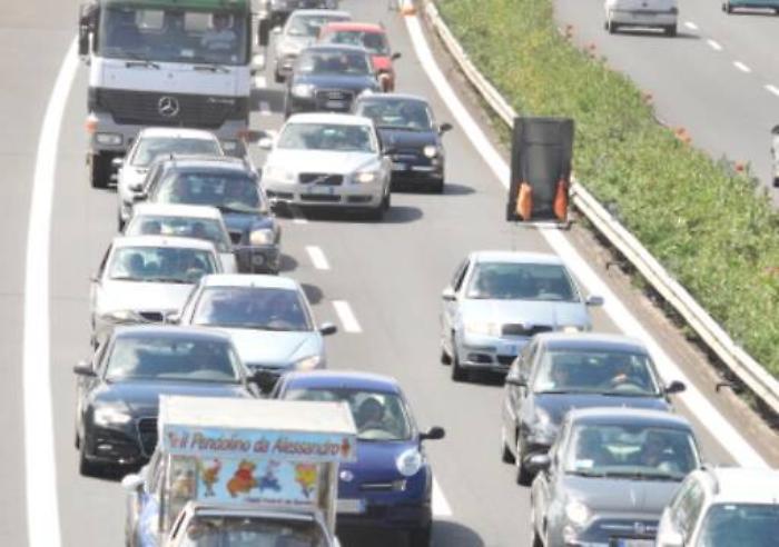 Catania, cadono calcinacci da cavalcavia lungo l'asse dei servizi