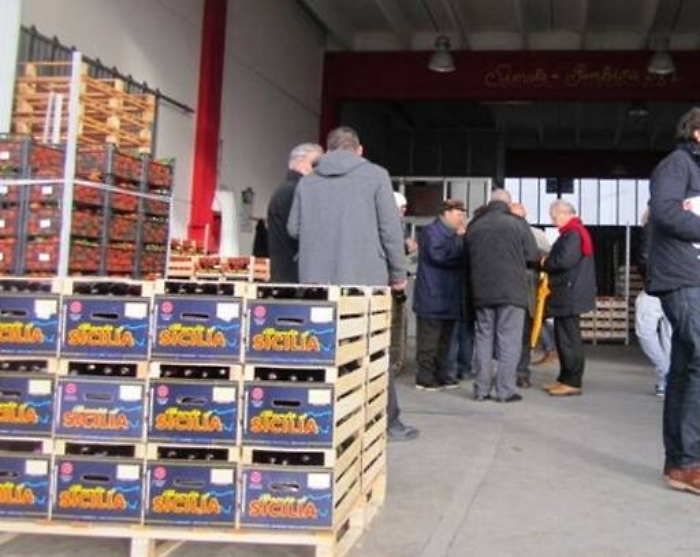Vittoria, estorsioni al mercato ortofrutticolo, due arresti e sequestrate aziende di trasporto