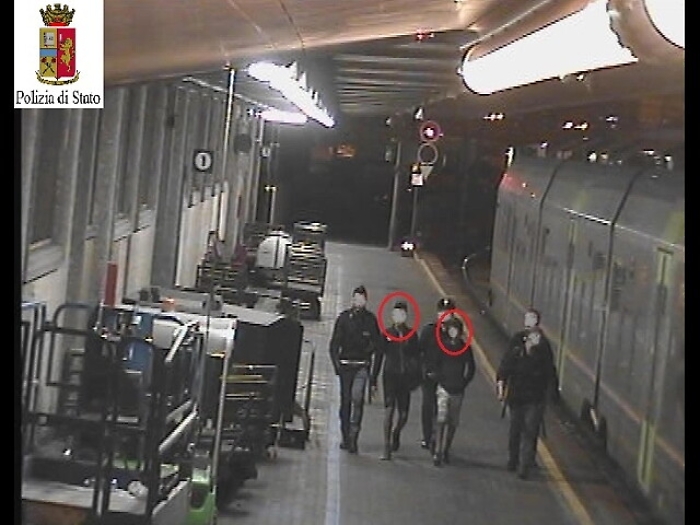 Vandali su treno del mare,4 identificati