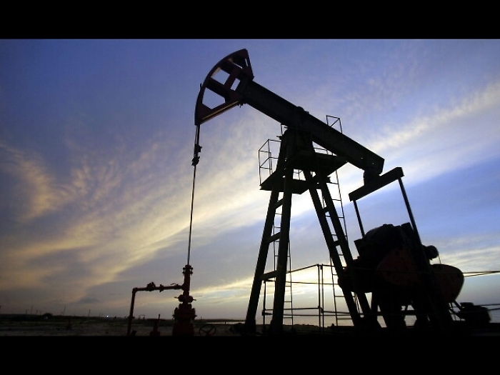 Petrolio: in calo a New York a 56,11 dlr