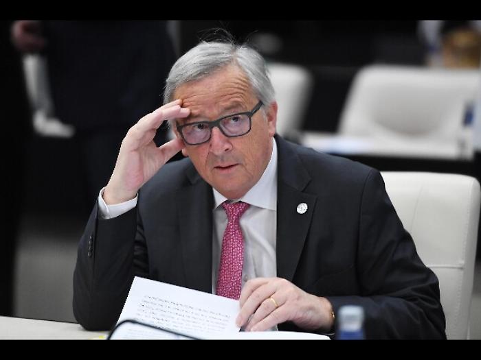 Juncker, 'l'Italia merita rispetto'