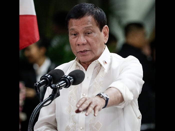 Duterte visita una nave militare russa