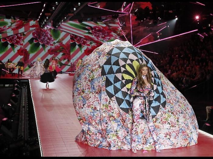 Era #metoo, crisi per Victoria's Secret