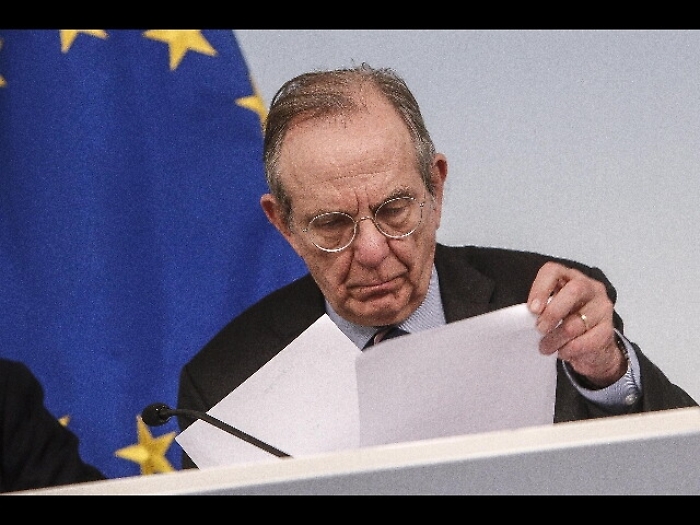 Padoan, ritardi manovra per limare testo