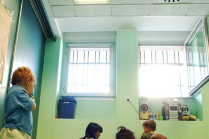 Vaccini: Udine, porta figlia all'asilo senza documenti, intervento carabinieri