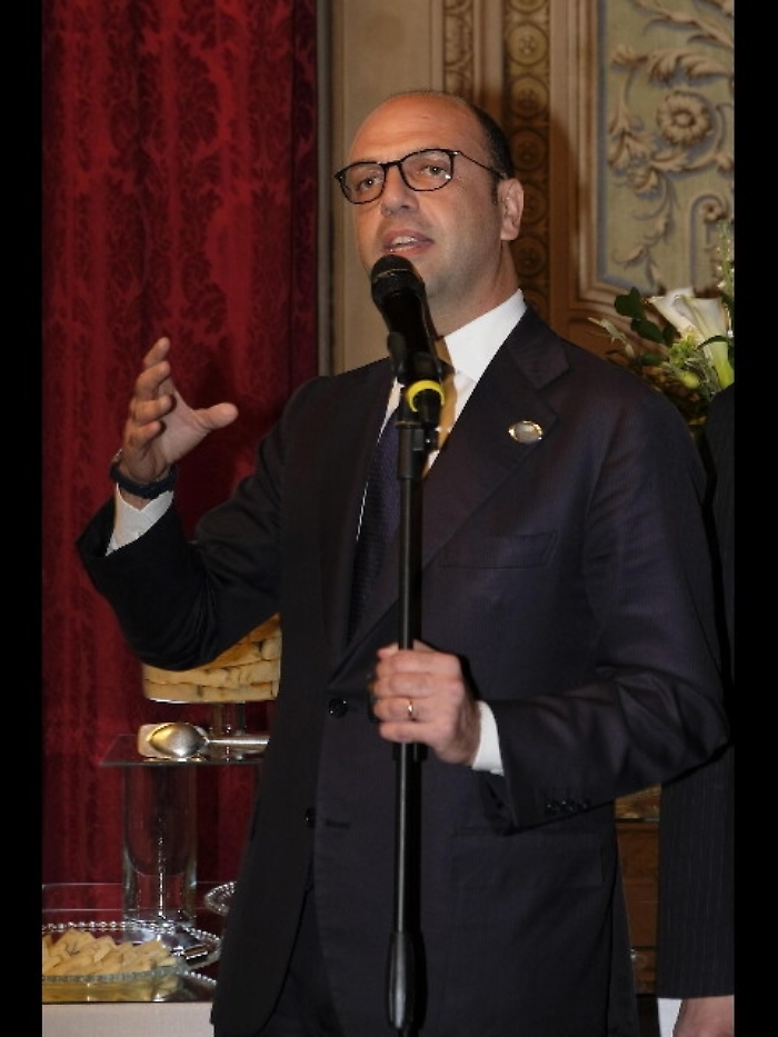 Alfano, opposti a chi ci vuole via da Ue