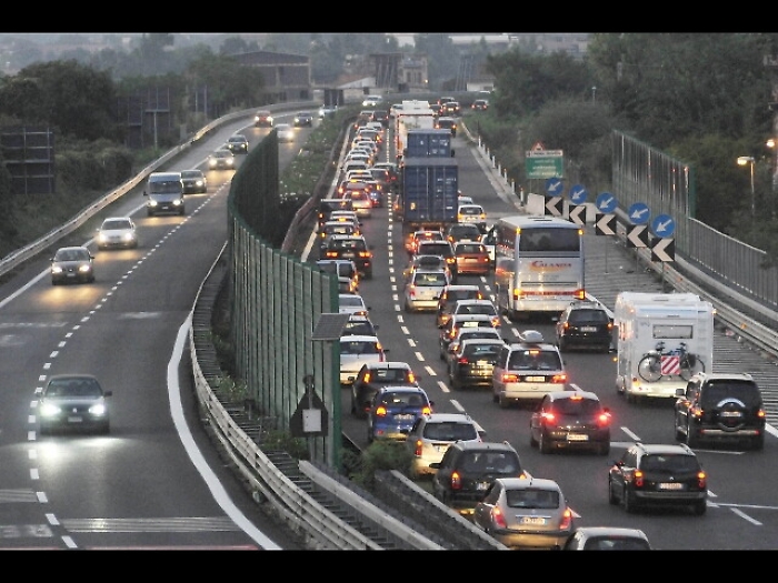 Chiodi e colpi contro portavalori