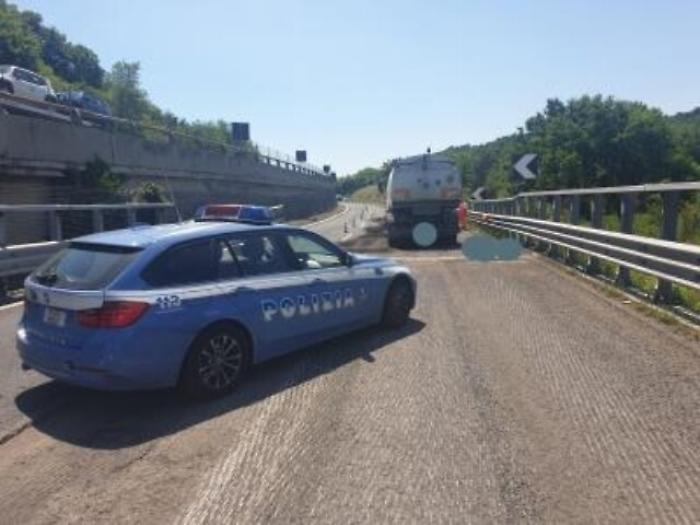 Muore operaio investito da collega su A1