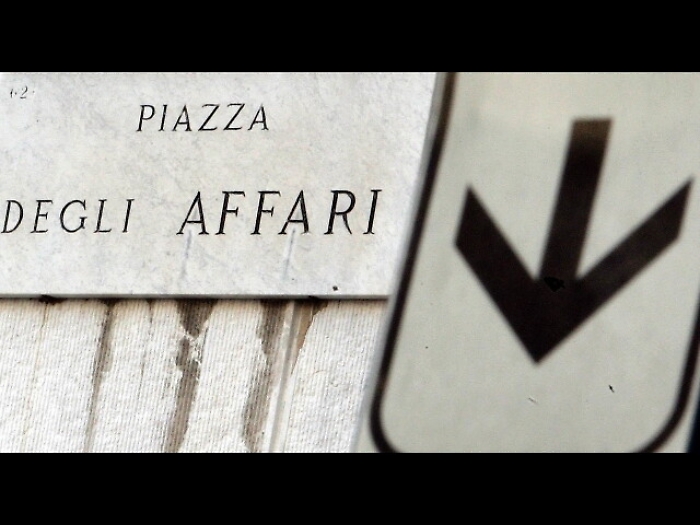 Borsa: Milano gi&ugrave; (-0,2%), risale spread