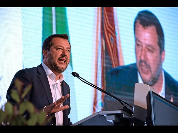 Cantieri: Salvini, su dl risolviamo oggi