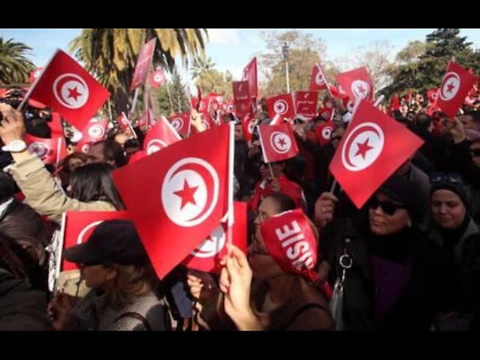 Bruci&ograve; cancello consolato, un fermato