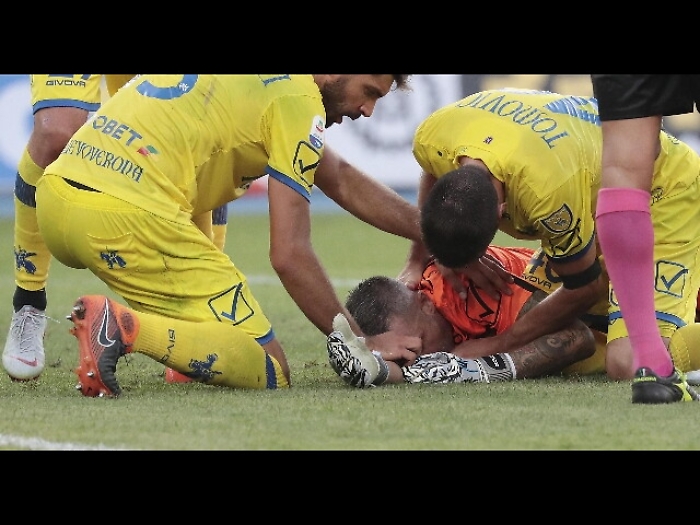 Frattura naso per Sorrentino, dimesso