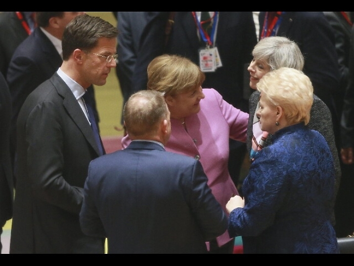 Gb: telefonata Merkel-May