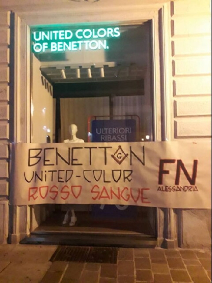 Striscione Forza Nuova contro Benetton