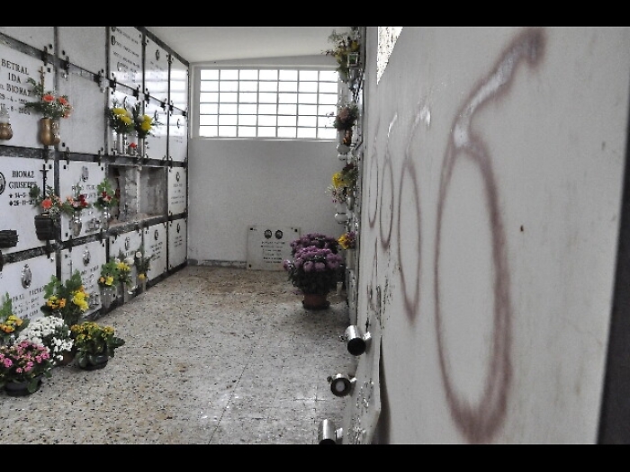 Ancora tombe profanate a Oropa