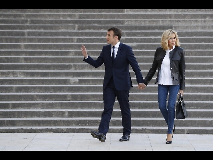 I Macron pagano tutte le spese