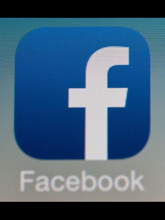 Bimba morta in auto: chiuso fb genitori