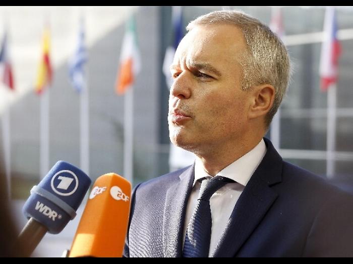 Parigi, 'avanti su tassa ecologica'