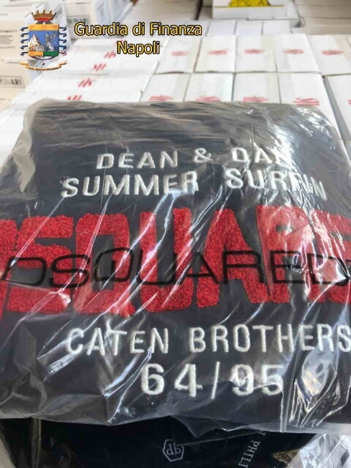 Borse e t-shirt "taroccate", sequestri