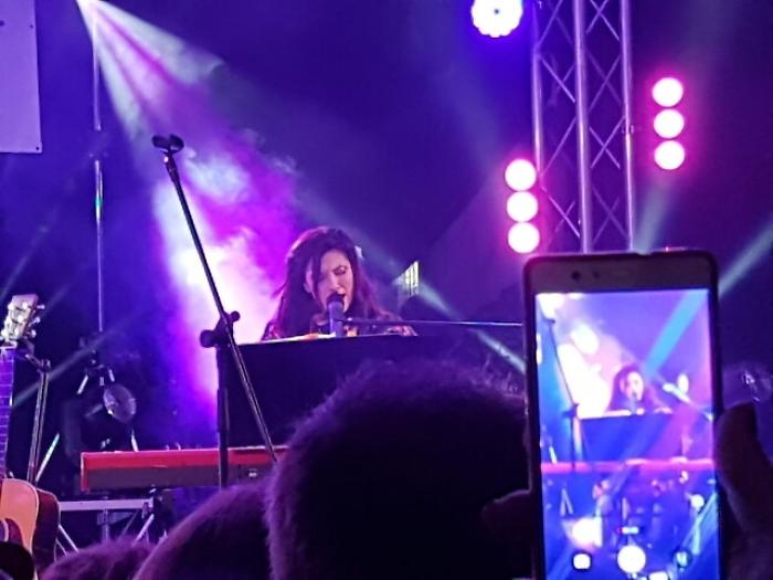 Elisa regala concerto a 'casa'