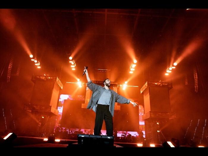 Mengoni porta Atlantico Tour in Europa