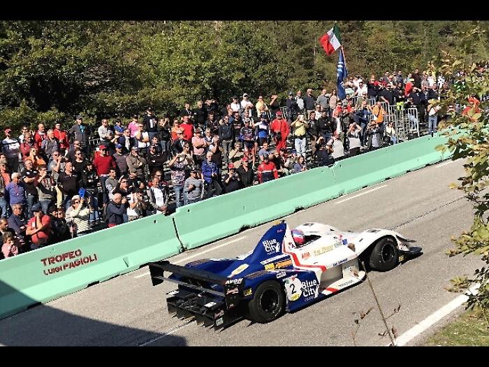 Il FIA Hill Climb Masters sfila a Gubbio