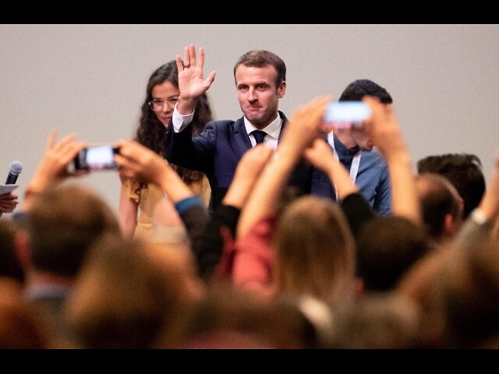 Macron ai giovani, create Europa aperta