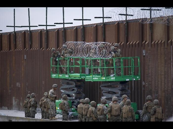 Vince Trump,dem bocciati su muro Messico