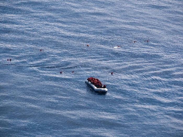 Migranti:'67 morti al largo della Libia'