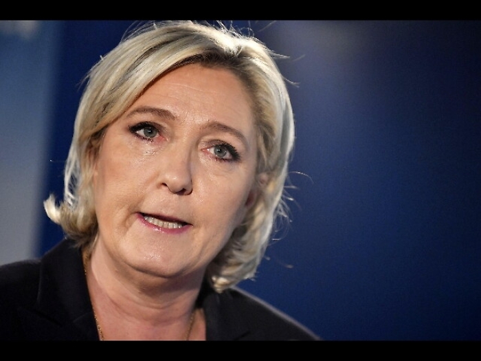 Parigi: Trump, attacco aiuter&agrave; Le Pen