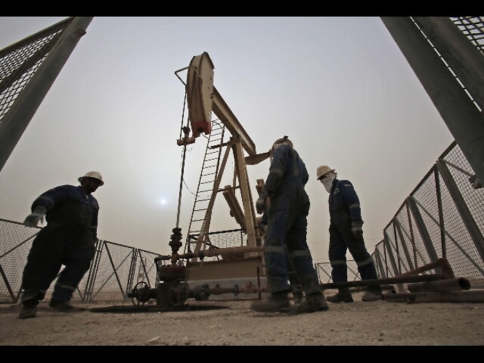 Petrolio: Wti sale a 64,52 dollari