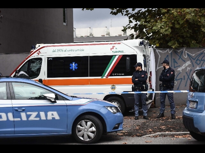 Tenta sgozzare moglie e si uccide