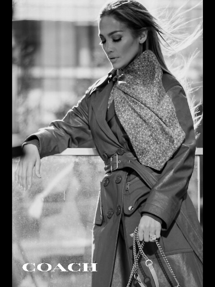 Moda: Jennifer Lopez &egrave; il nuovo volto di Coach