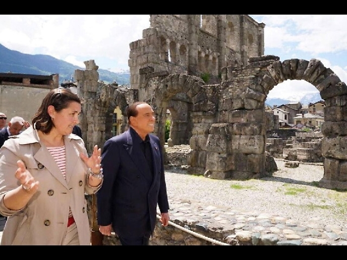 Berlusconi, serve rinnovamento anche FI