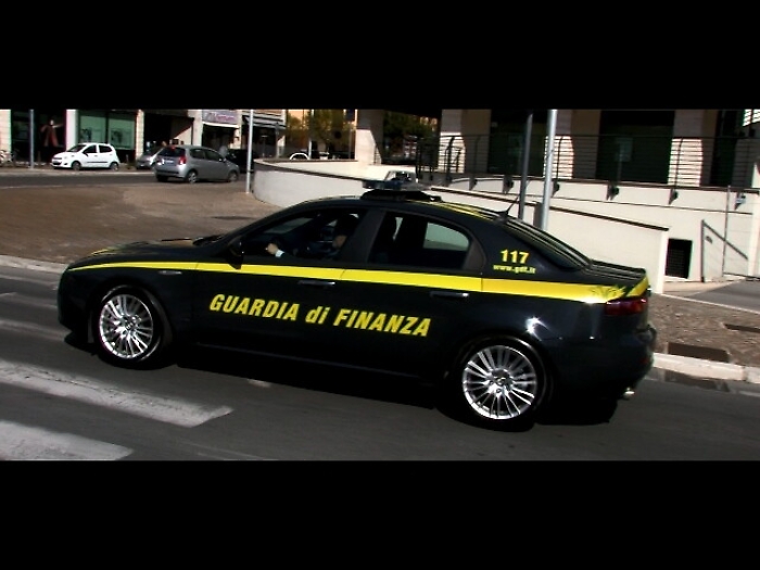 Scoperta banda abili falsari, 17 arresti