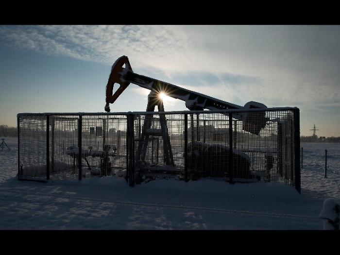 Petrolio: in rialzo a 57,35 dollari