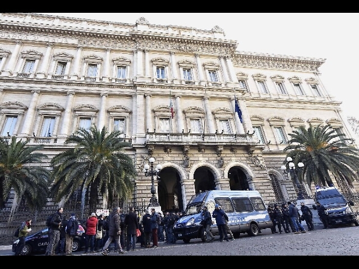 Pieno asta Btp 5 e 10 anni, tassi gi&ugrave;