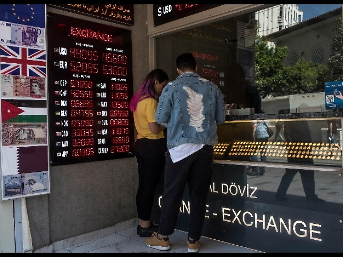 Borsa: Shanghai positiva, apre a +0,47%